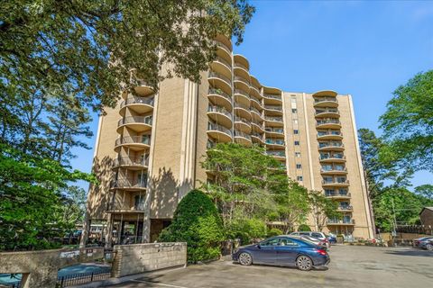 Photo of 475 N HIGHLAND ST 7L #7L, Memphis, TN 38122 (MLS # 10220245)