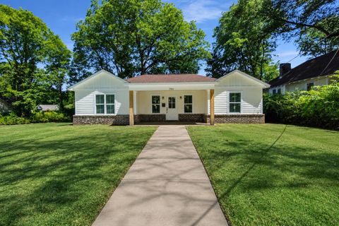 Photo of 1960 E MCLEMORE AVE, Memphis, TN 38114 (MLS # 10221752)