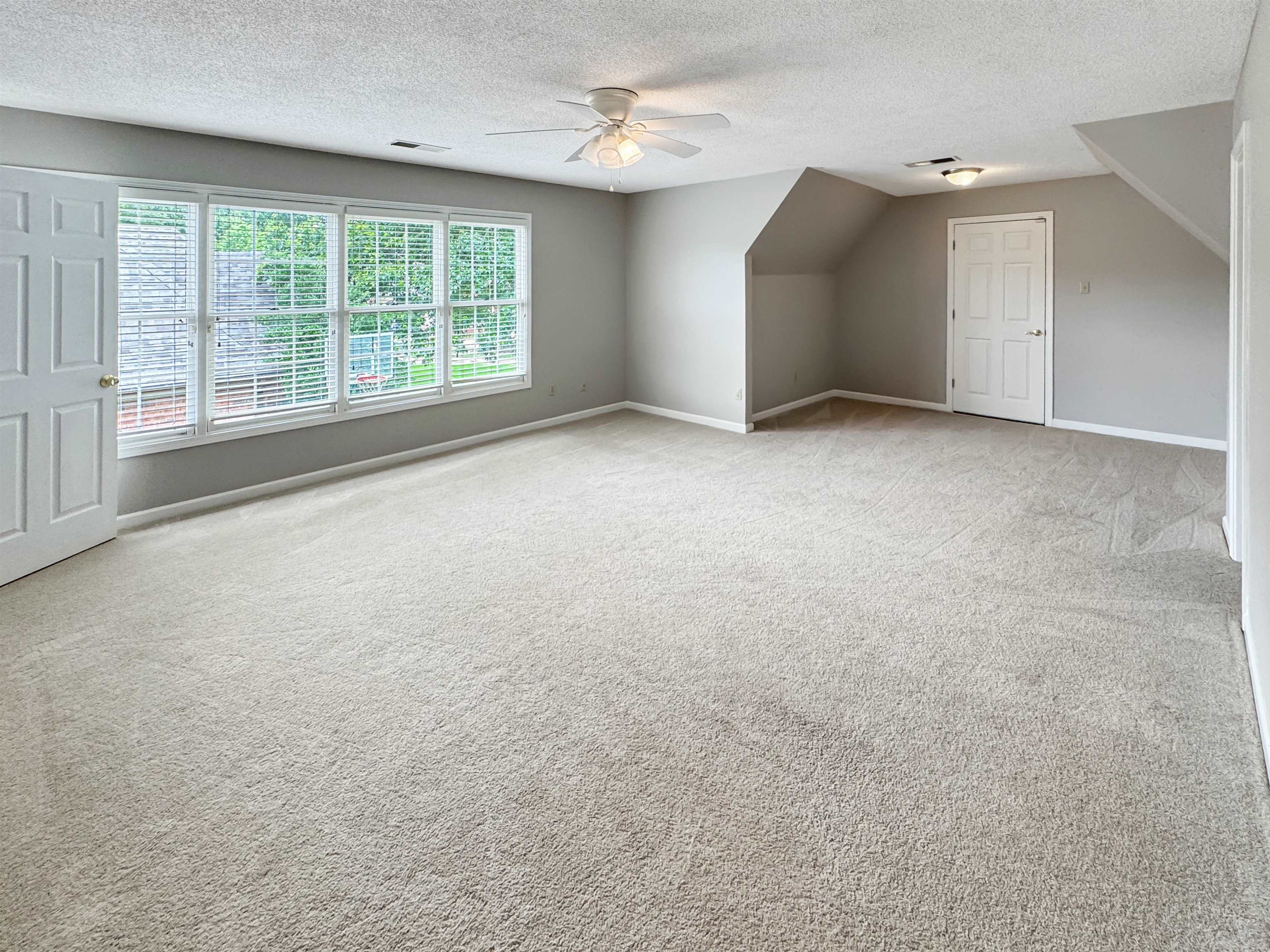 Collierville, Tennessee 38017, United States, 4 Bedrooms Bedrooms, ,4 BathroomsBathrooms,Residential,Active,142430