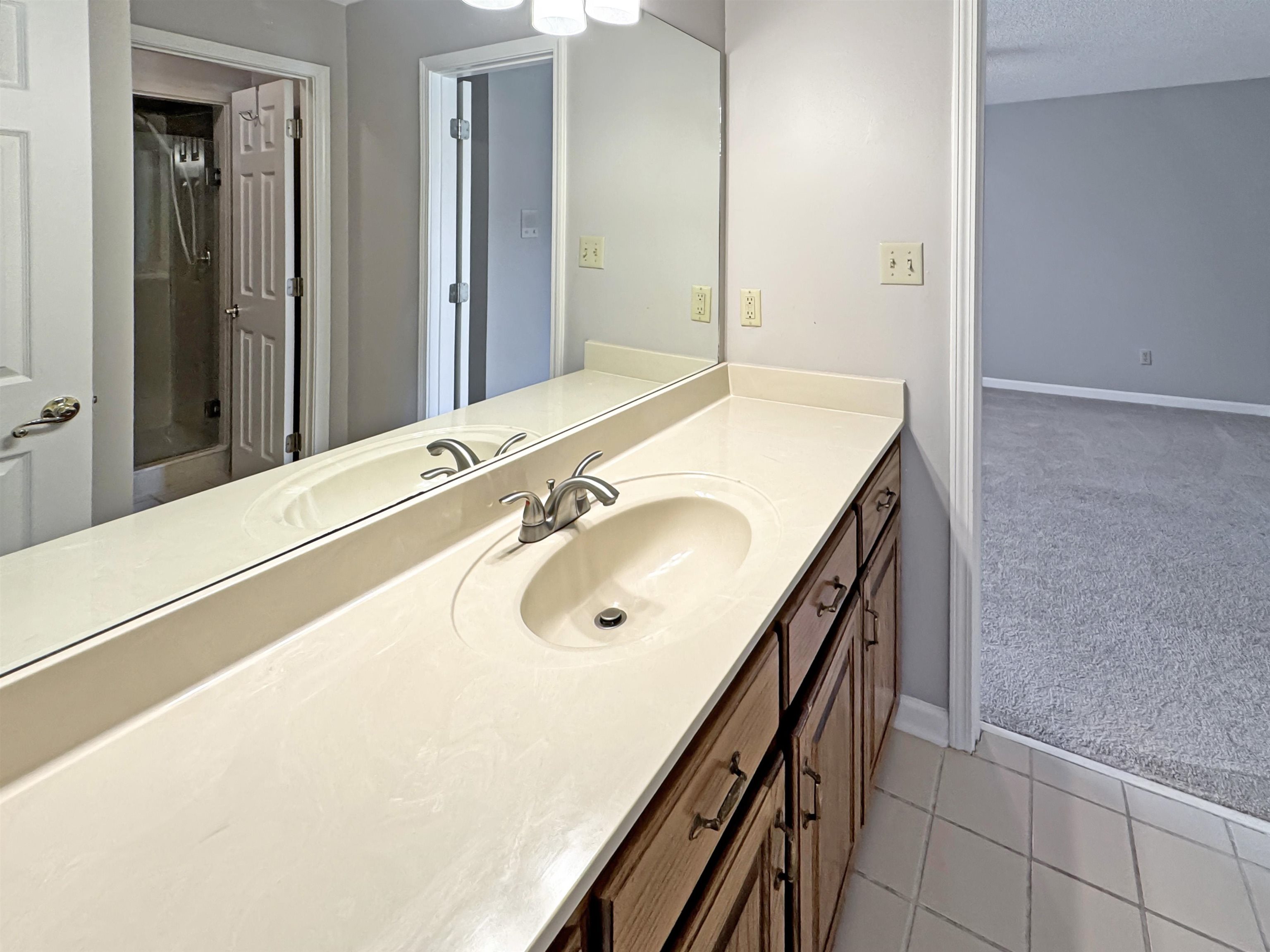 Collierville, Tennessee 38017, United States, 4 Bedrooms Bedrooms, ,4 BathroomsBathrooms,Residential,Active,142430