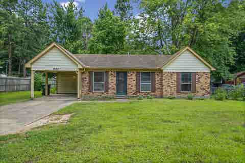 Photo of 1032 GREENCLIFF RD, Collierville, TN 38017 (MLS # 10224752)