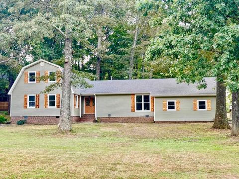 Photo of 80 PINEWOOD DR, Jackson, TN 38305 (MLS # 10212234)