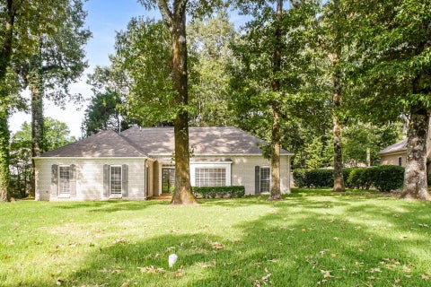Photo of 2415 KIRBY RD, Memphis, TN 38119 (MLS # 10230001)