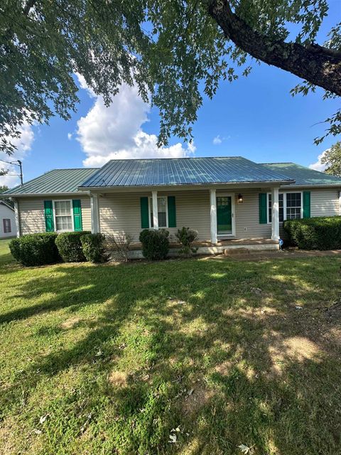 Photo of 71 ELLENDALE DR, Jackson, TN 38305 (MLS # 10209011)