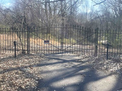 Photo of 175 E WINDSOR RD, Memphis, TN 38109 (MLS # 10187857)