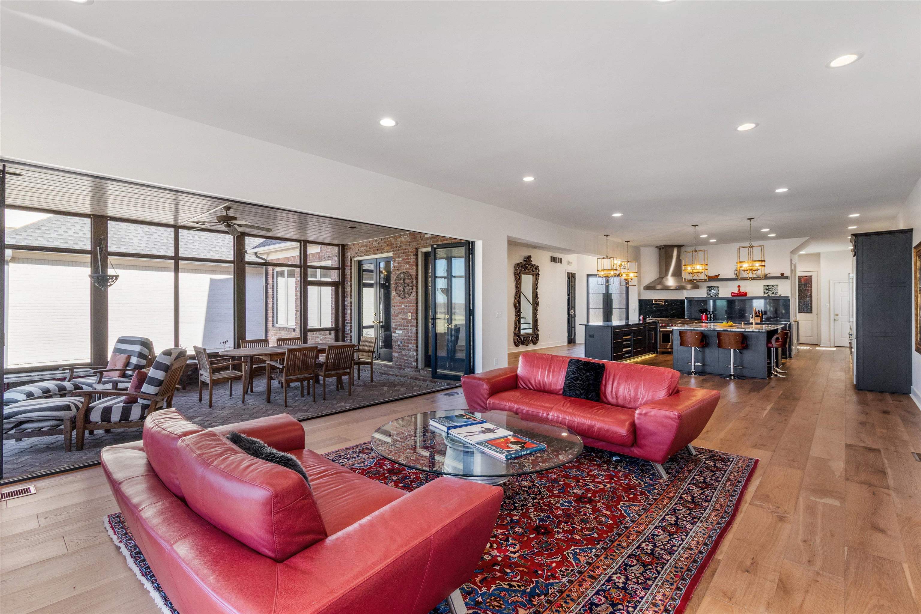 123 FOUNDERS LN