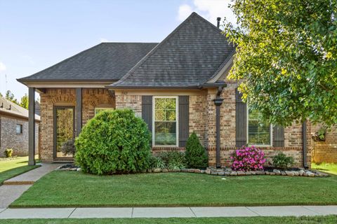 Photo of 2003 S BEND DR, Cordova, TN 38016 (MLS # 10207862)