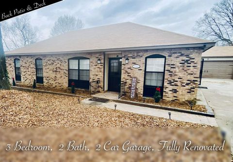 Photo of 4060 STILLWOOD DR, Memphis, TN 38128 (MLS # 10211809)