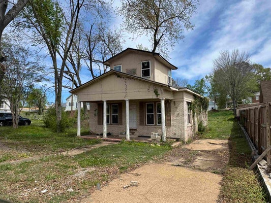 311 W COURT AVE, SELMER, TN 38375 - Image ec61567510f2ca650fc0be59fe9efaa3/4159970601