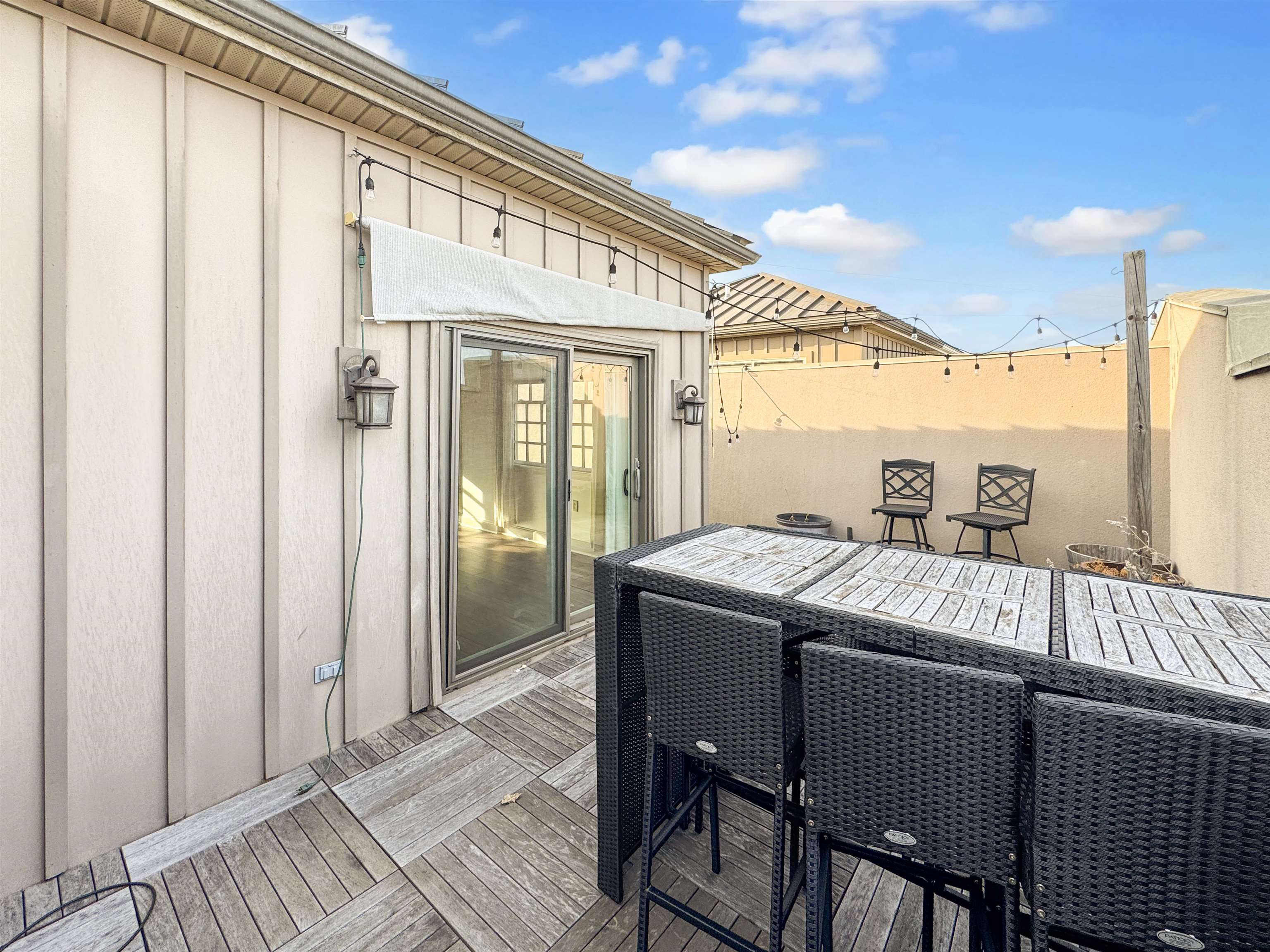 Memphis, Tennessee 38103, United States, 2 Bedrooms Bedrooms, ,2 BathroomsBathrooms,Residential,Active,206725