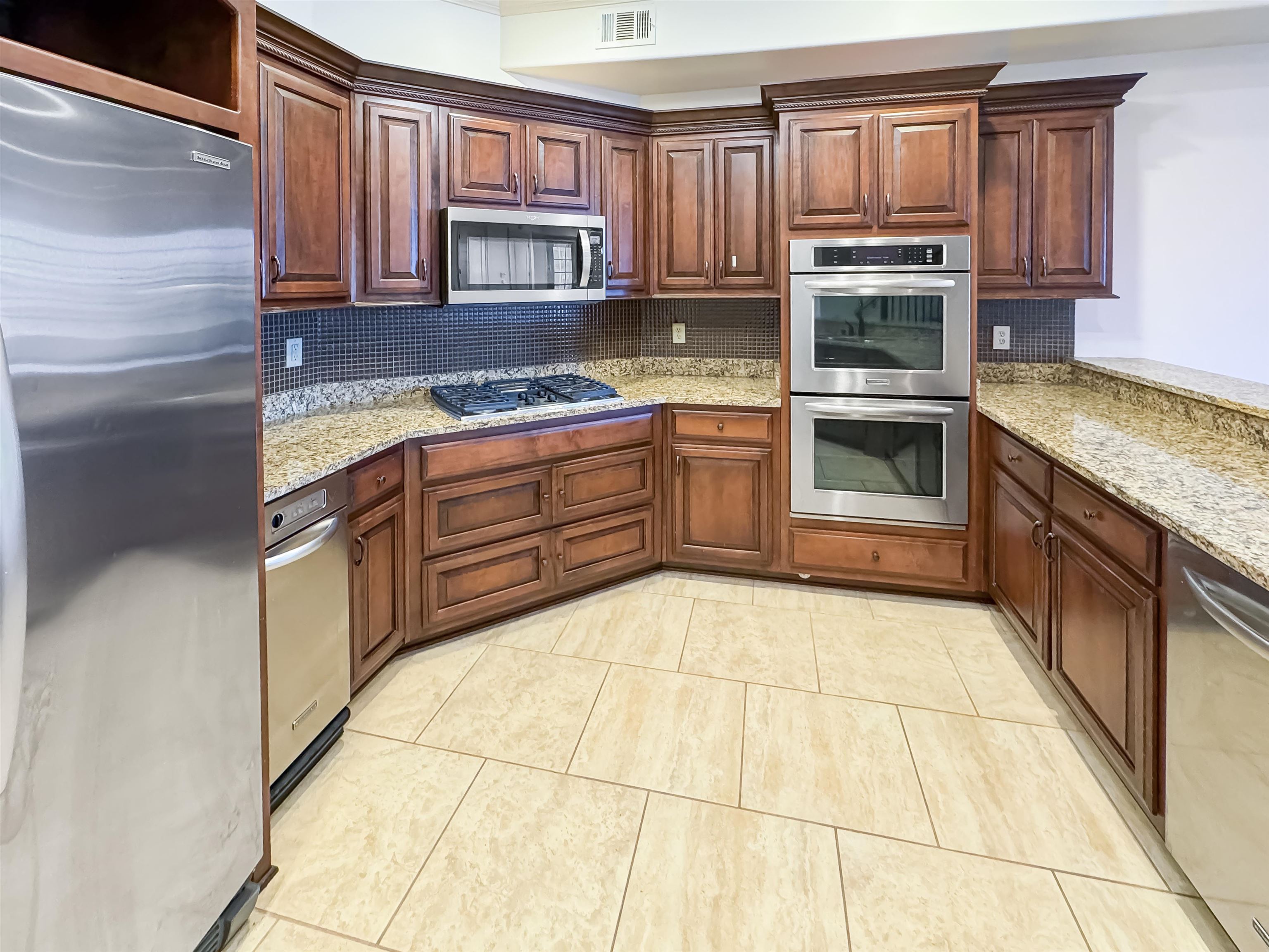 Memphis, Tennessee 38103, United States, 2 Bedrooms Bedrooms, ,2 BathroomsBathrooms,Residential,Active,206725