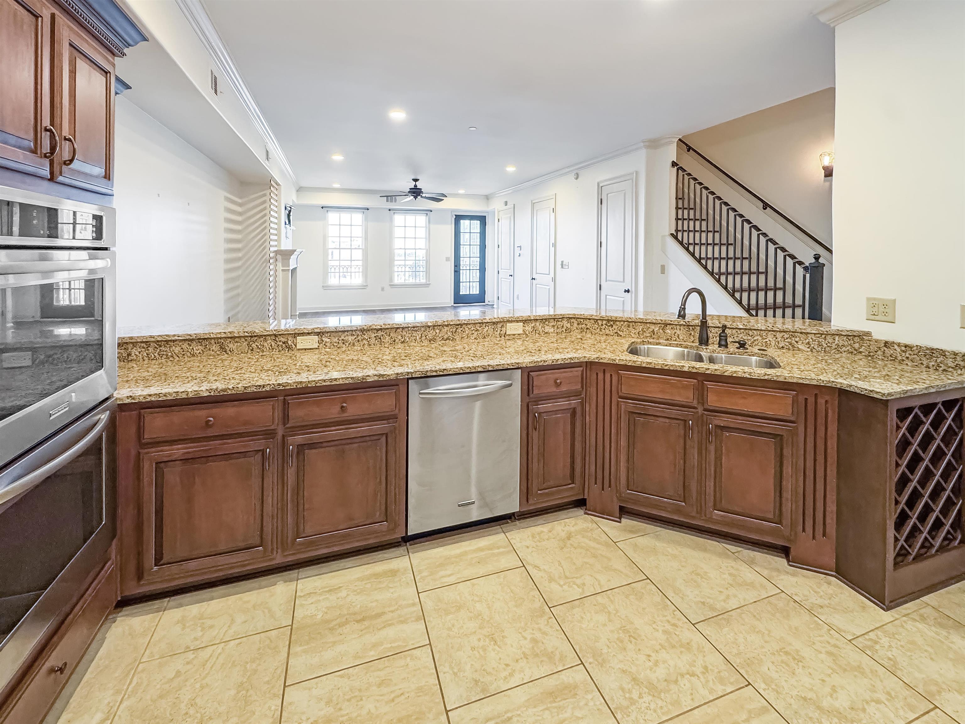 Memphis, Tennessee 38103, United States, 2 Bedrooms Bedrooms, ,2 BathroomsBathrooms,Residential,Active,206725