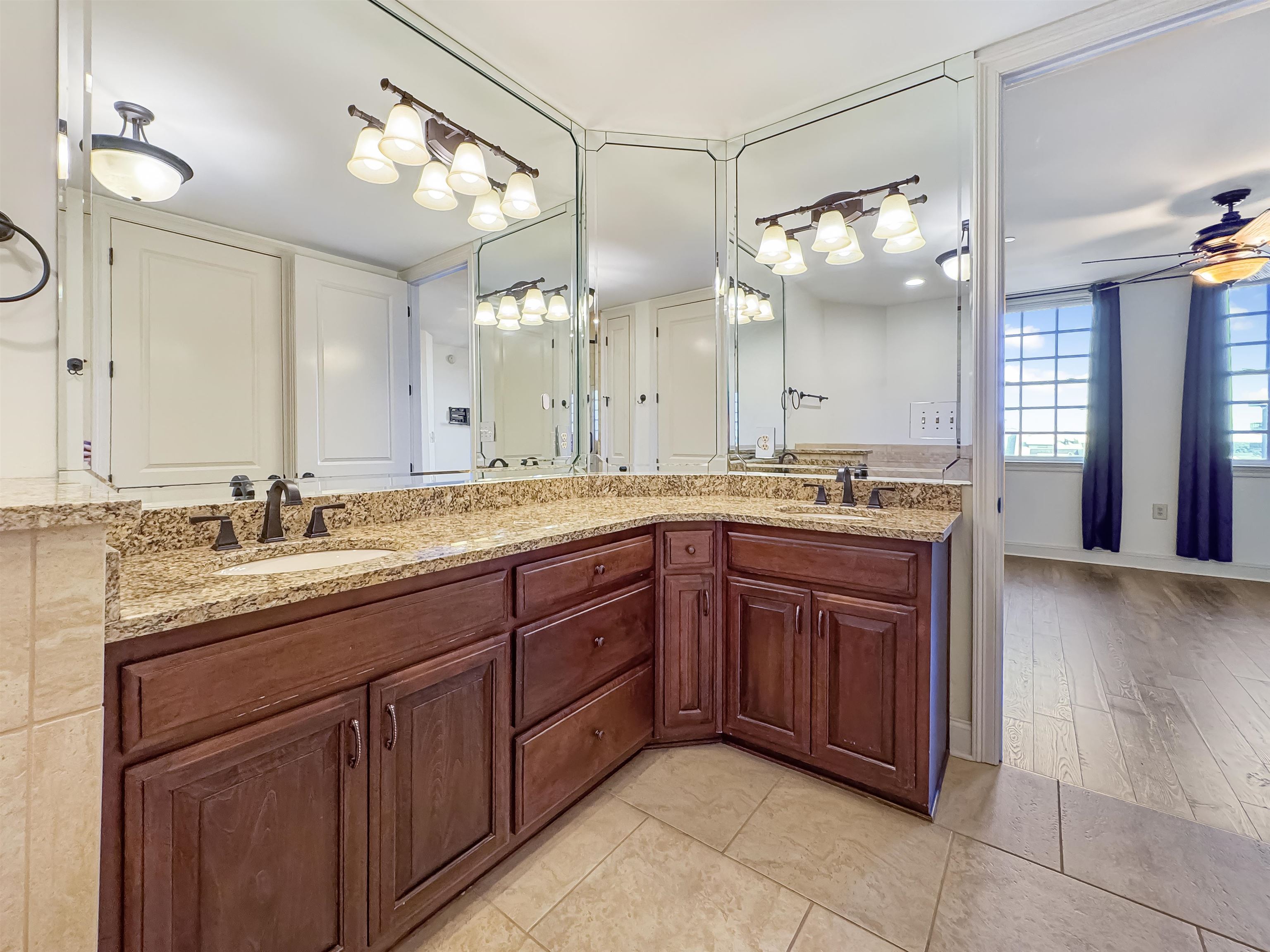 Memphis, Tennessee 38103, United States, 2 Bedrooms Bedrooms, ,2 BathroomsBathrooms,Residential,Active,206725