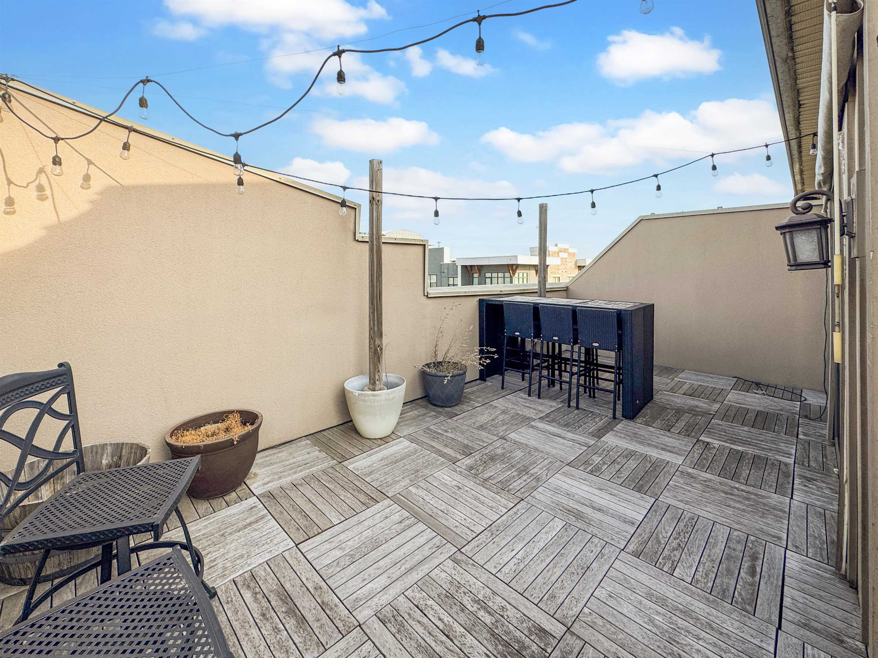 Memphis, Tennessee 38103, United States, 2 Bedrooms Bedrooms, ,2 BathroomsBathrooms,Residential,Active,206725