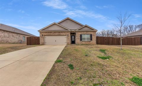 Photo of 475 LILLY DR, Oakland, TN 38060 (MLS # 10215916)