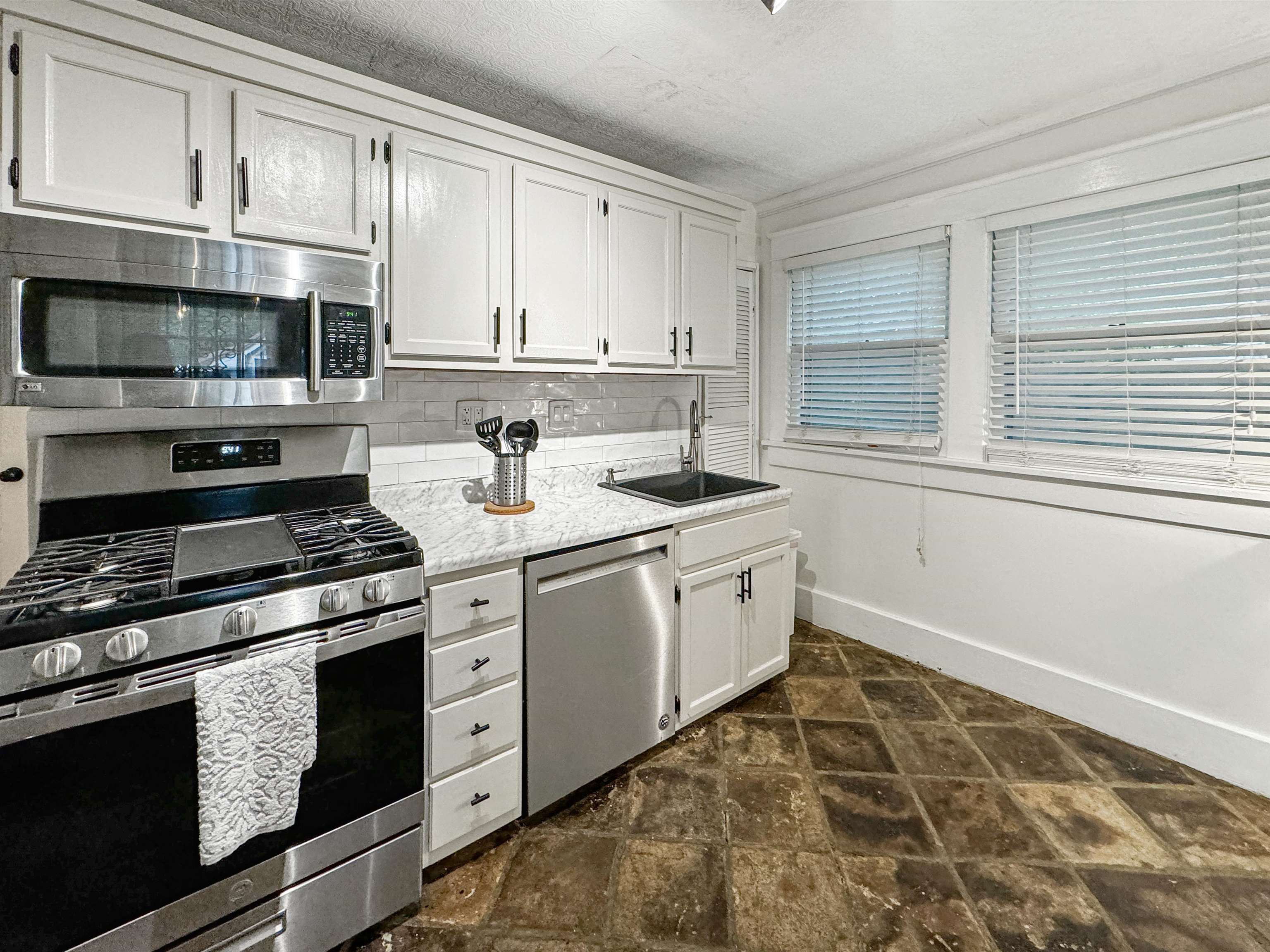 Memphis, Tennessee 38104, United States, 3 Bedrooms Bedrooms, ,1 BathroomBathrooms,Residential,Active,211546