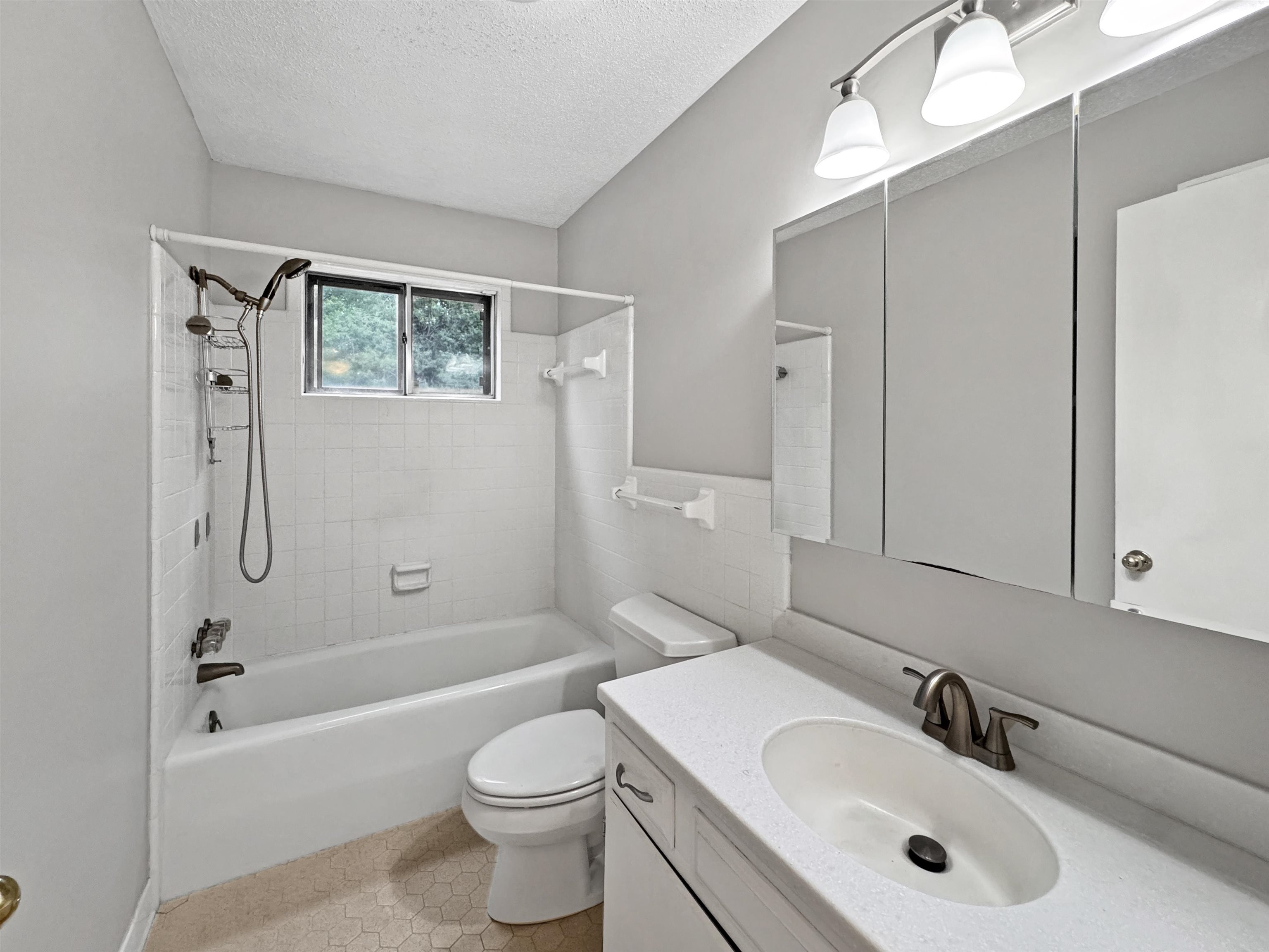 Memphis, Tennessee 38119, United States, 4 Bedrooms Bedrooms, ,2 BathroomsBathrooms,Residential,Active,225223