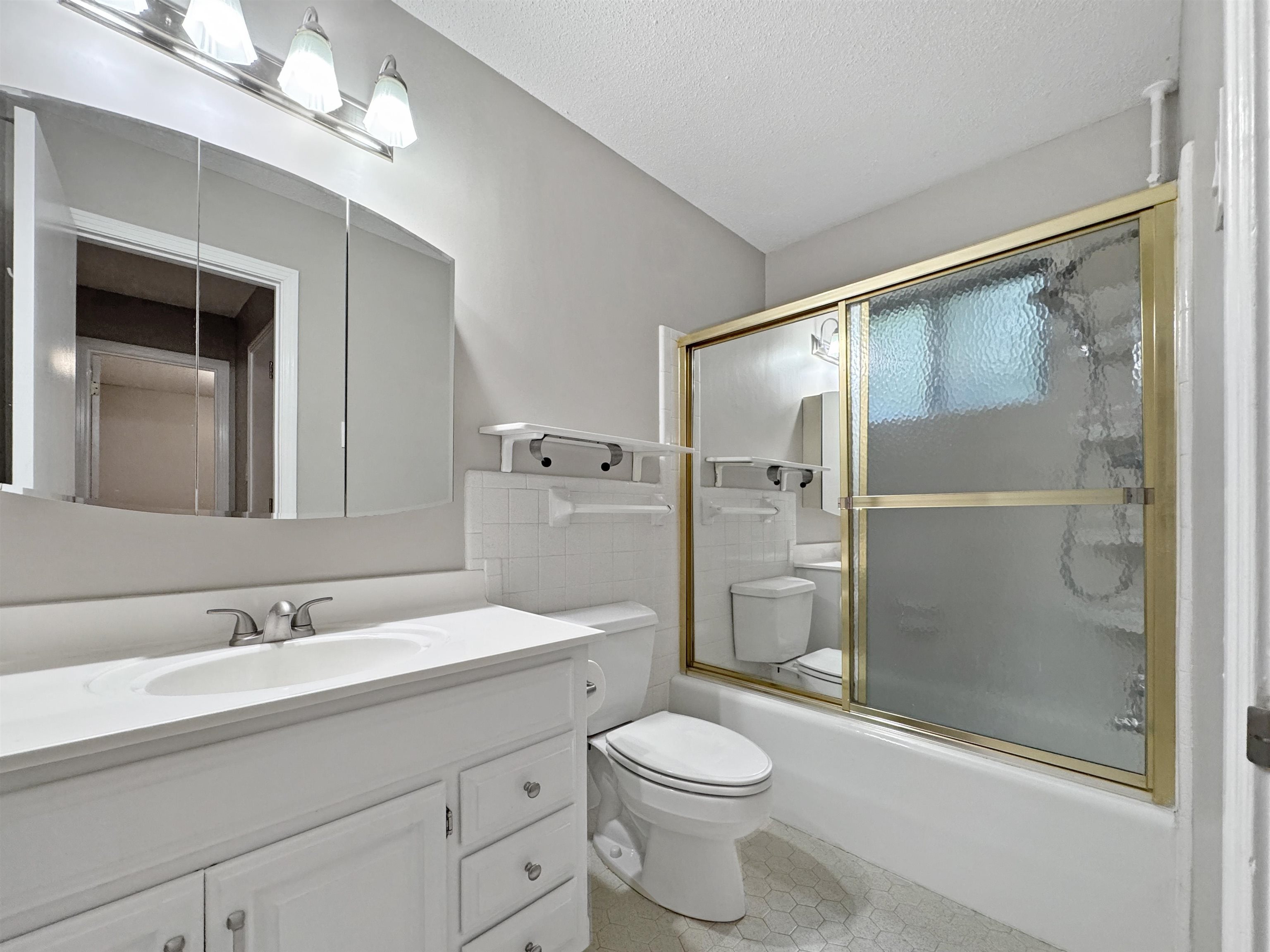 Memphis, Tennessee 38119, United States, 4 Bedrooms Bedrooms, ,2 BathroomsBathrooms,Residential,Active,225223