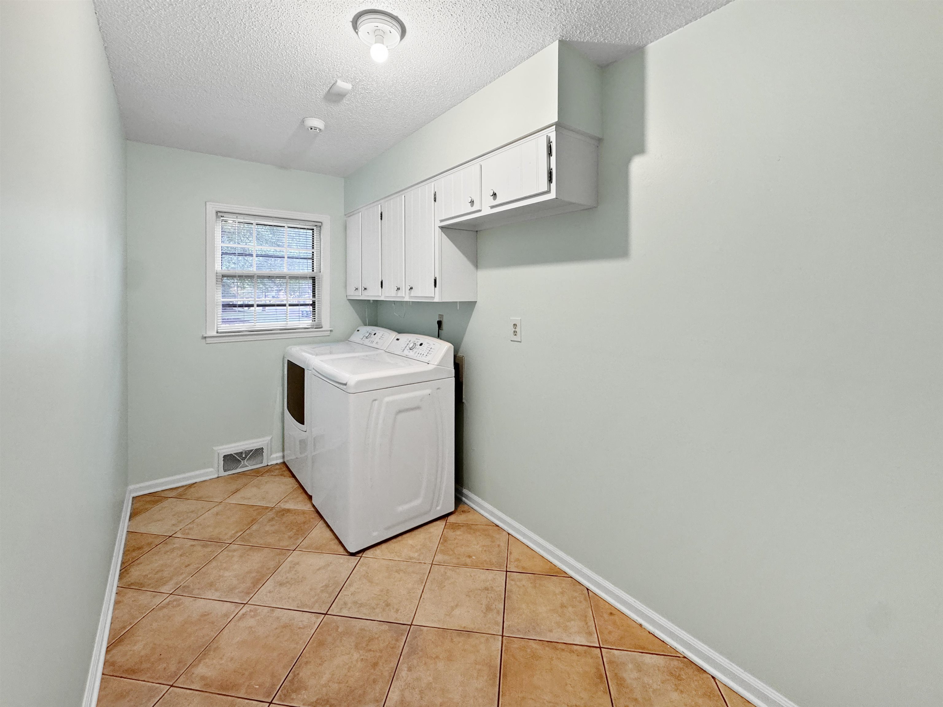 Memphis, Tennessee 38119, United States, 4 Bedrooms Bedrooms, ,2 BathroomsBathrooms,Residential,Active,225223