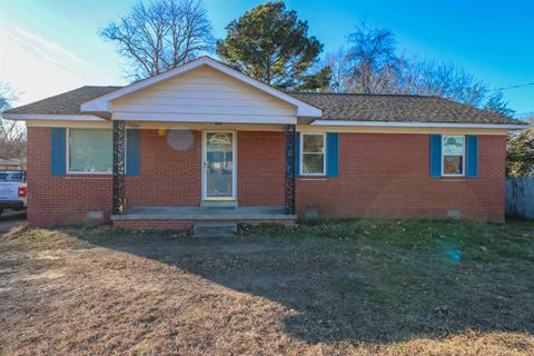 Photo of 211 WASHINGTON ST, Newbern, TN 38059 (MLS # 10211406)