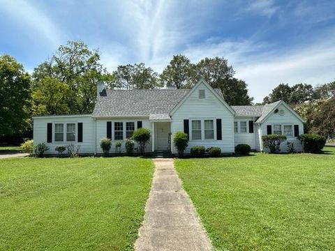 Photo of 165 COLLEGE ST, Savannah, TN 38372 (MLS # 10205443)