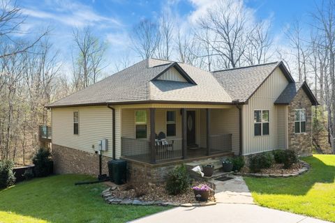 Photo of 140 EAGLE CREST LN, Parsons, TN 38363 (MLS # 10218328)