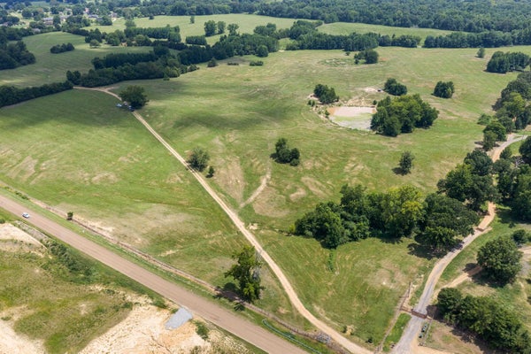 981 WOOLFOLK RD, SENATOBIA, MS 38668 - Image efbdb6708b4eaec808c815847b773676/373714735