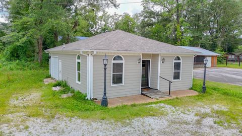 Photo of 800 E QUITMAN ST ST, Iuka, MS 38852 (MLS # 10200854)