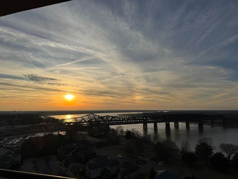 Photo of 717 S RIVERSIDE DR 1506 #1506, Memphis, TN 38103 (MLS # 10212403)