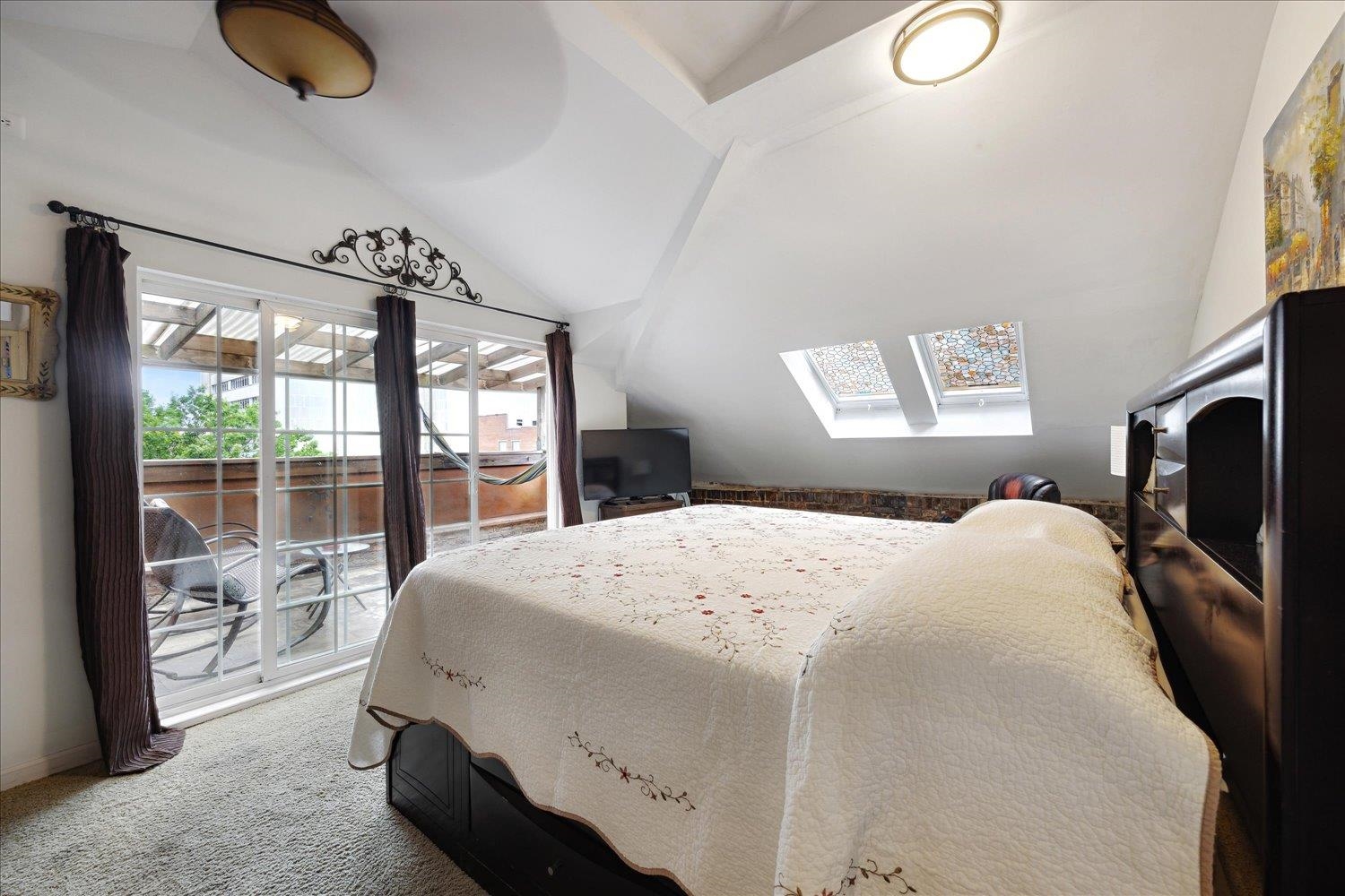 Memphis, Tennessee 38103, United States, 3 Bedrooms Bedrooms, ,3 BathroomsBathrooms,Residential,Active,140826