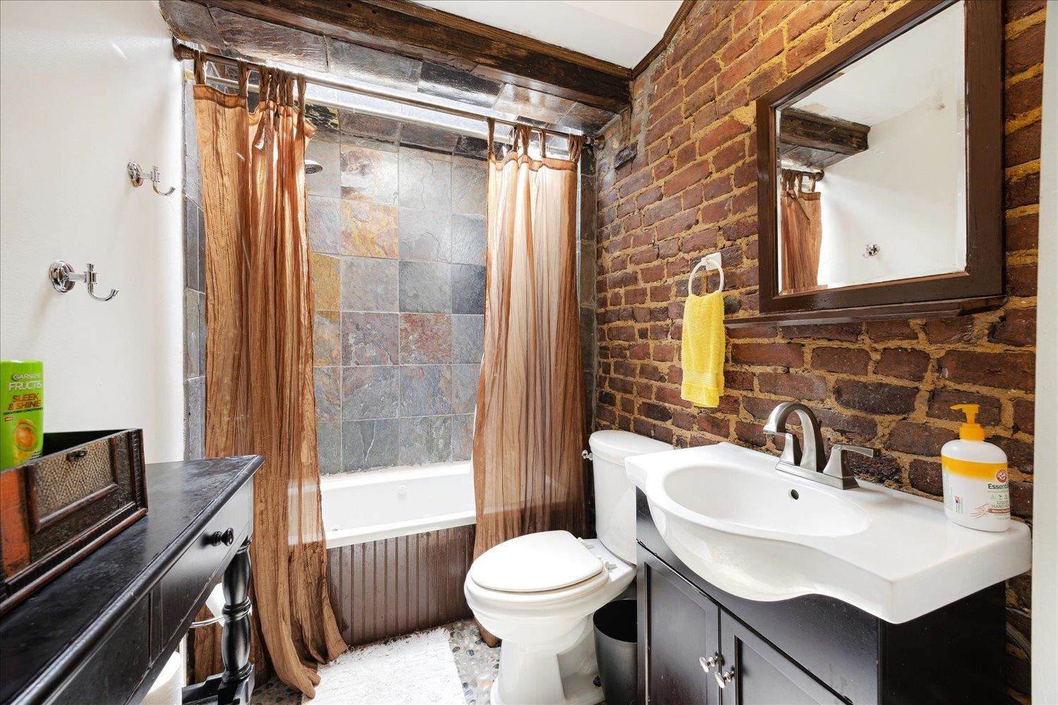 Memphis, Tennessee 38103, United States, 3 Bedrooms Bedrooms, ,3 BathroomsBathrooms,Residential,Active,140826