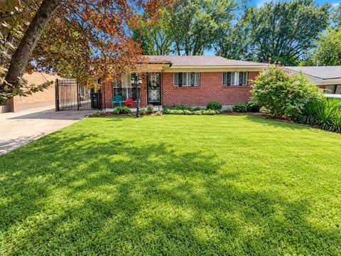 Photo of 417 CHARTER AVE, Memphis, TN 38109 (MLS # 10230353)