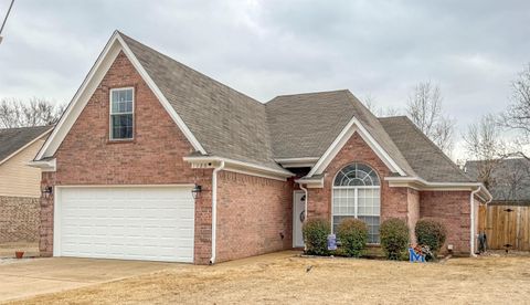 Photo of 120 CLAY HILLS DR, Oakland, TN 38060 (MLS # 10210815)