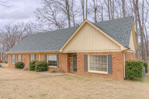 Photo of 2110 WOODSIDE DR, Germantown, TN 38138 (MLS # 10222767)