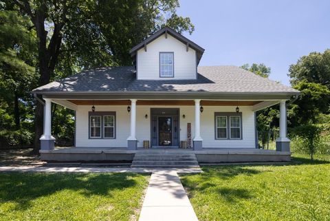 Single Family Residence in Memphis TN 1605 SOUTHERN AVE AVE.jpg