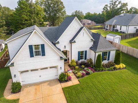 Photo of 60 LAUREL GLEN DR, Oakland, TN 38060 (MLS # 10206347)