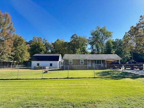 Photo of 460 ANDREWS LN, Savannah, TN 38372 (MLS # 10208385)