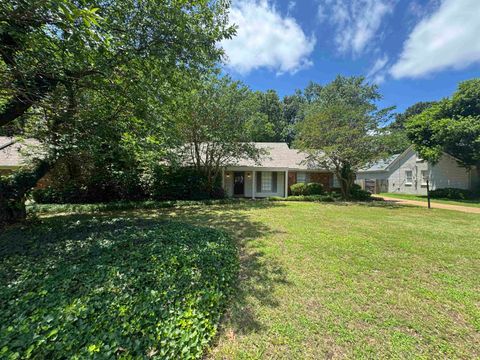 Photo of 99 PERKINS EXT, Memphis, TN 38117 (MLS # 10224641)