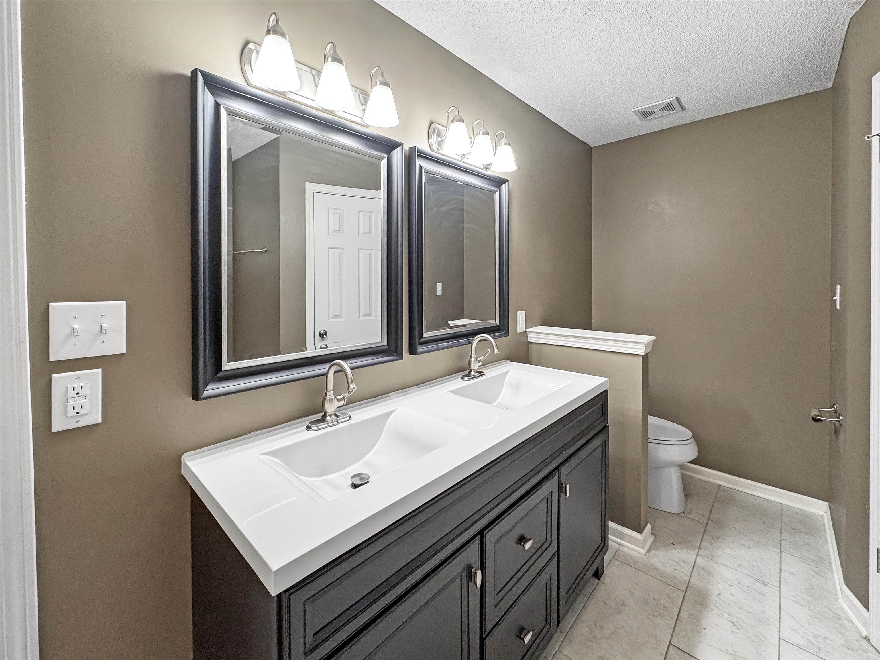 Memphis, Tennessee 38016, United States, 3 Bedrooms Bedrooms, ,2 BathroomsBathrooms,Residential,Pending,166976