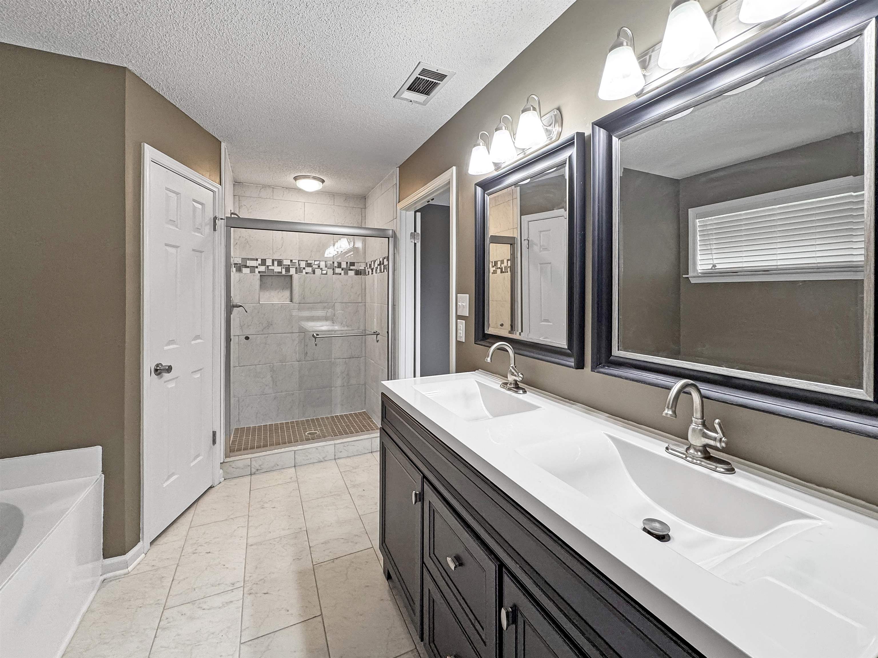 Memphis, Tennessee 38016, United States, 3 Bedrooms Bedrooms, ,2 BathroomsBathrooms,Residential,Pending,166976