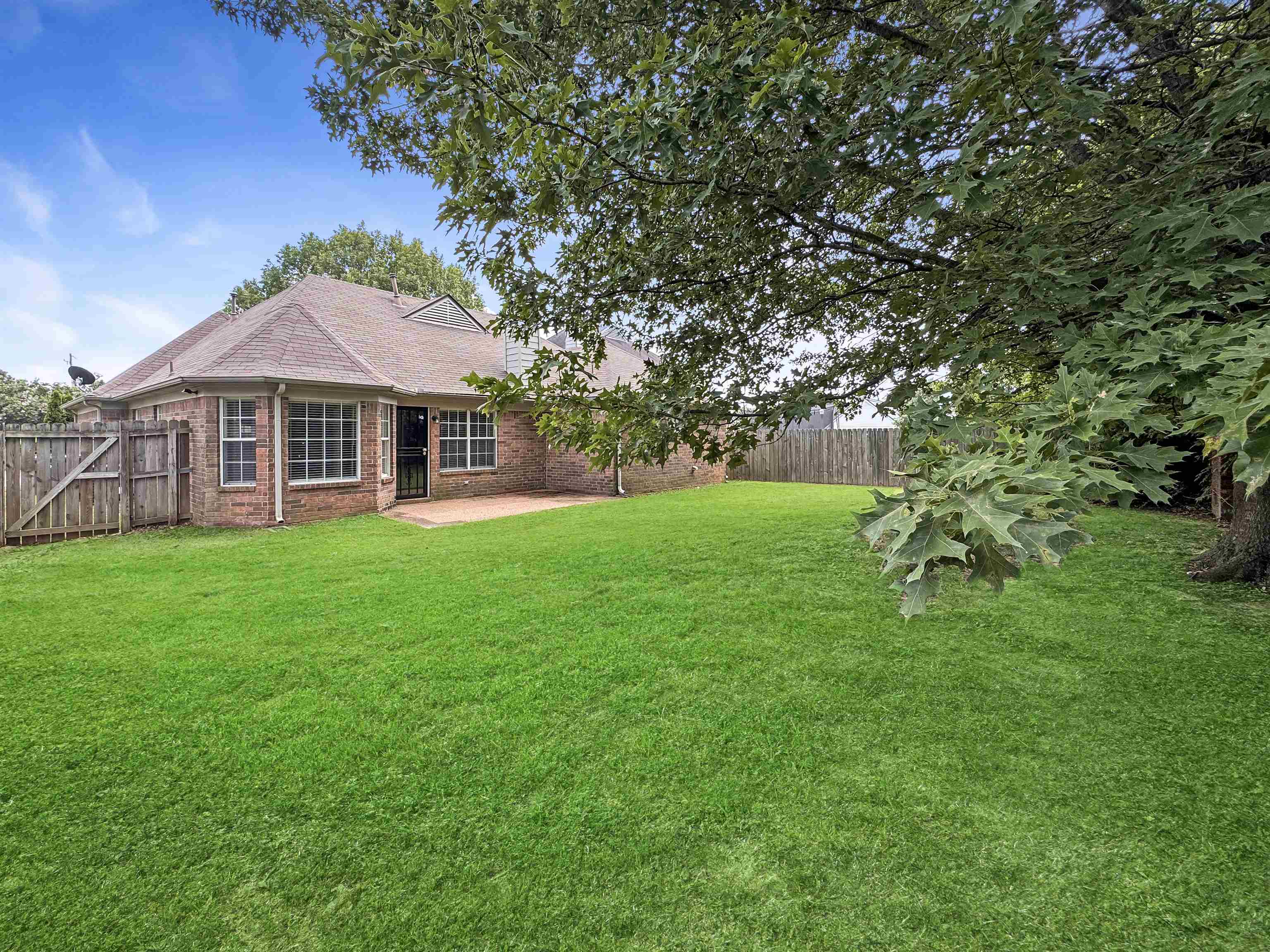 Memphis, Tennessee 38016, United States, 3 Bedrooms Bedrooms, ,2 BathroomsBathrooms,Residential,Pending,166976