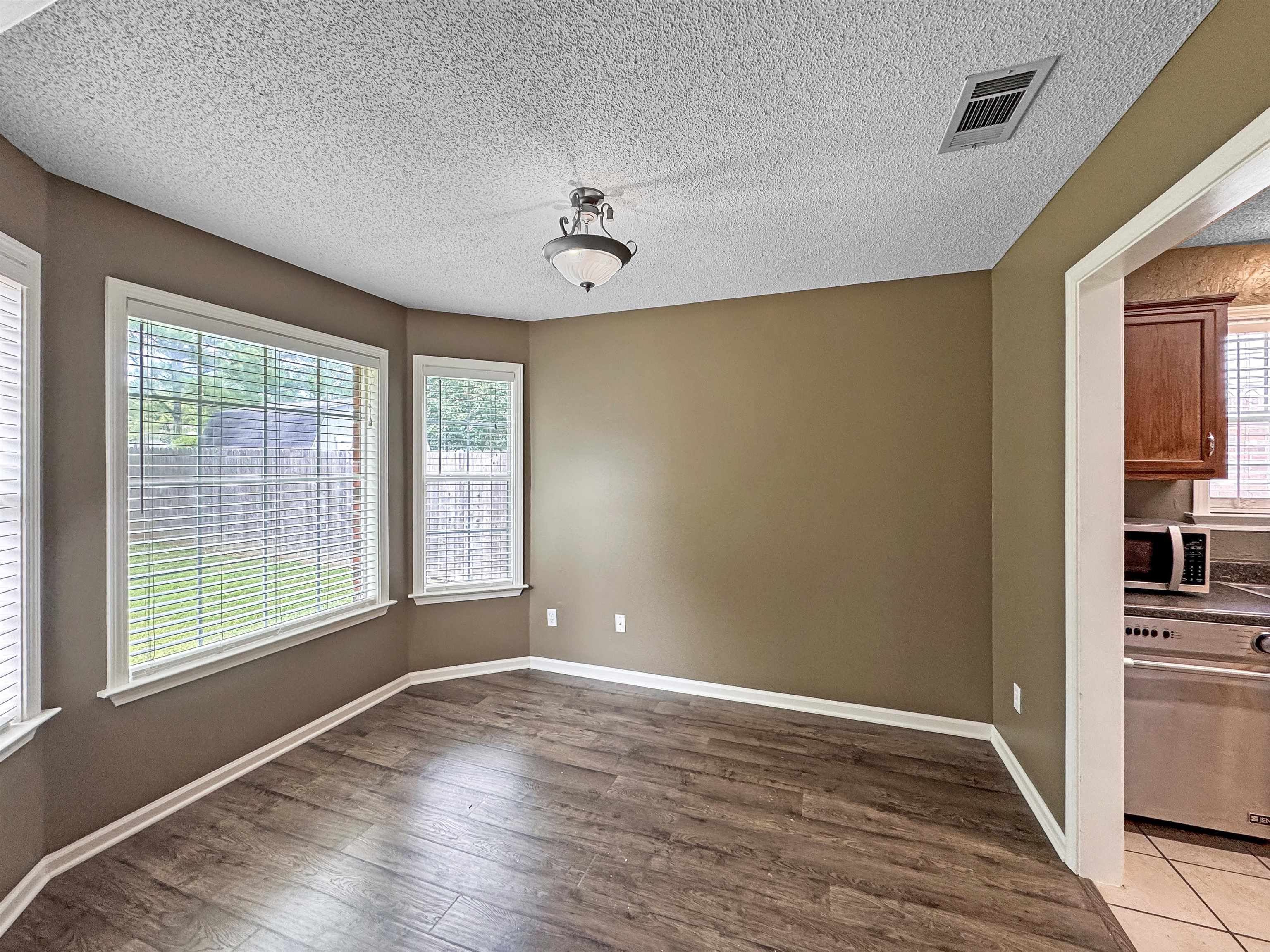 Memphis, Tennessee 38016, United States, 3 Bedrooms Bedrooms, ,2 BathroomsBathrooms,Residential,Pending,166976