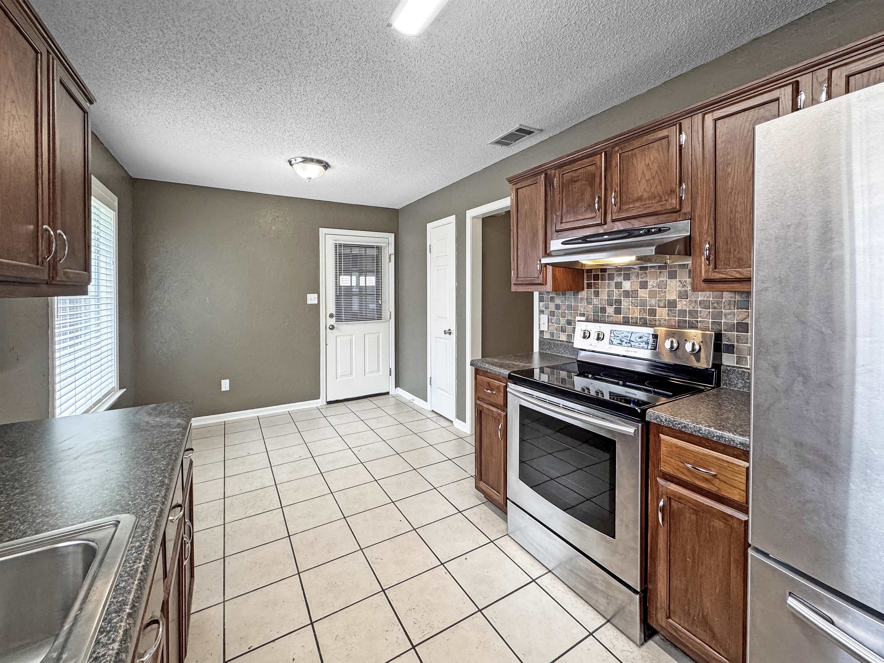 Memphis, Tennessee 38016, United States, 3 Bedrooms Bedrooms, ,2 BathroomsBathrooms,Residential,Pending,166976