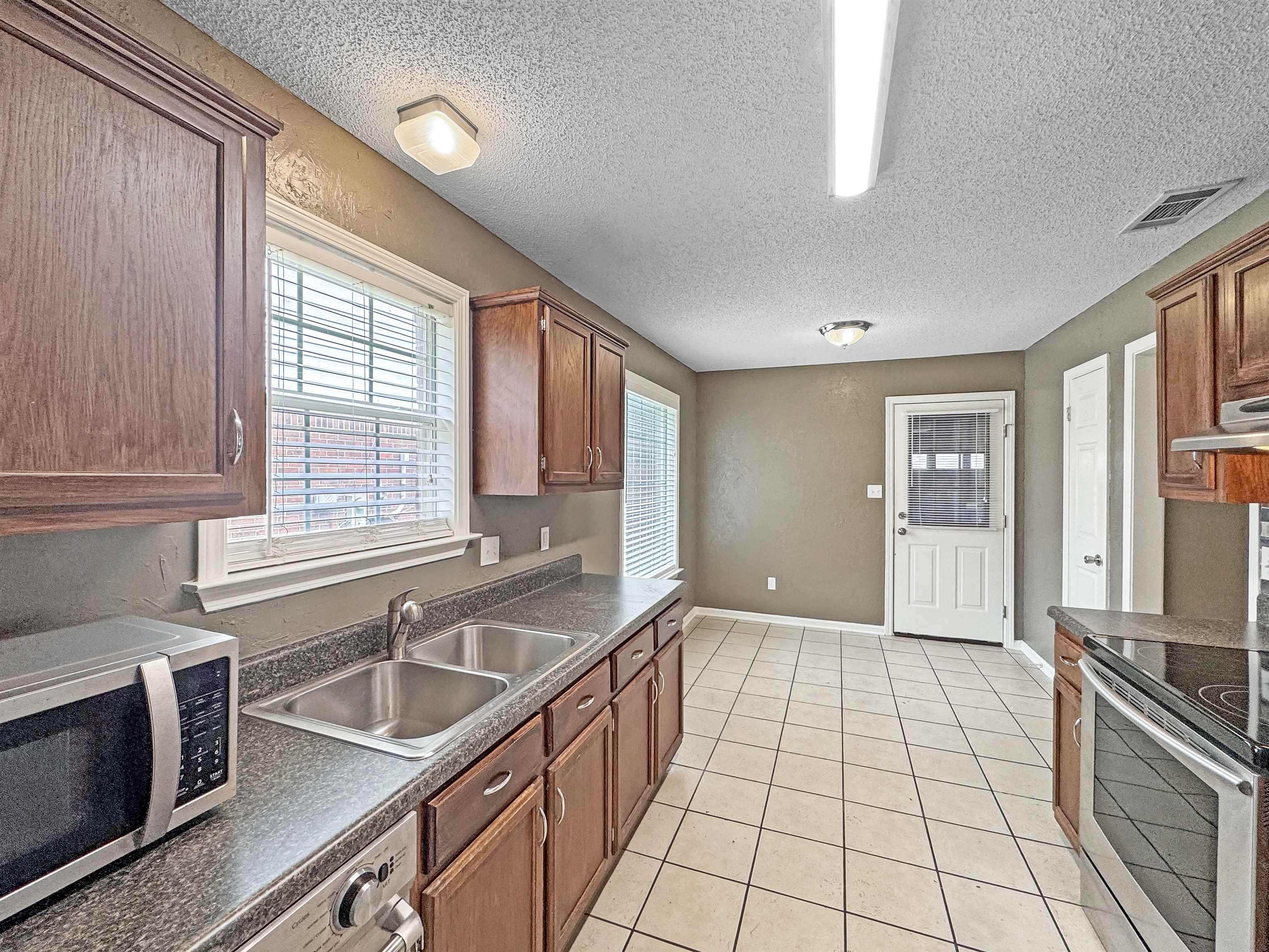 Memphis, Tennessee 38016, United States, 3 Bedrooms Bedrooms, ,2 BathroomsBathrooms,Residential,Pending,166976