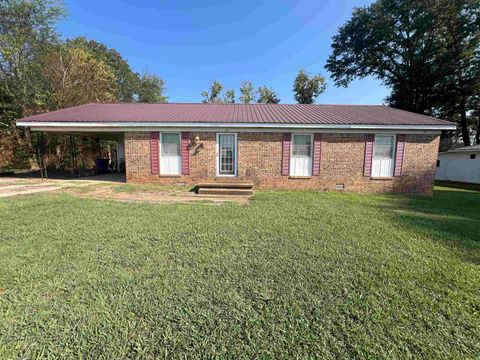 Photo of 65 WALNUT ST, Savannah, TN 38372 (MLS # 10204909)