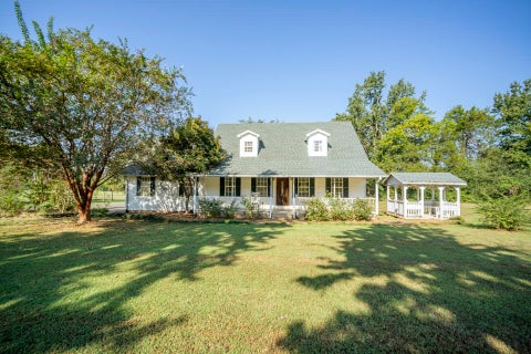 Photo of 105 KATHERINE LN, Savannah, TN 38372 (MLS # 10230012)