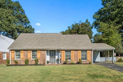 Photo of 5264 HELENE RD, Memphis, TN 38117 (MLS # 10233191)