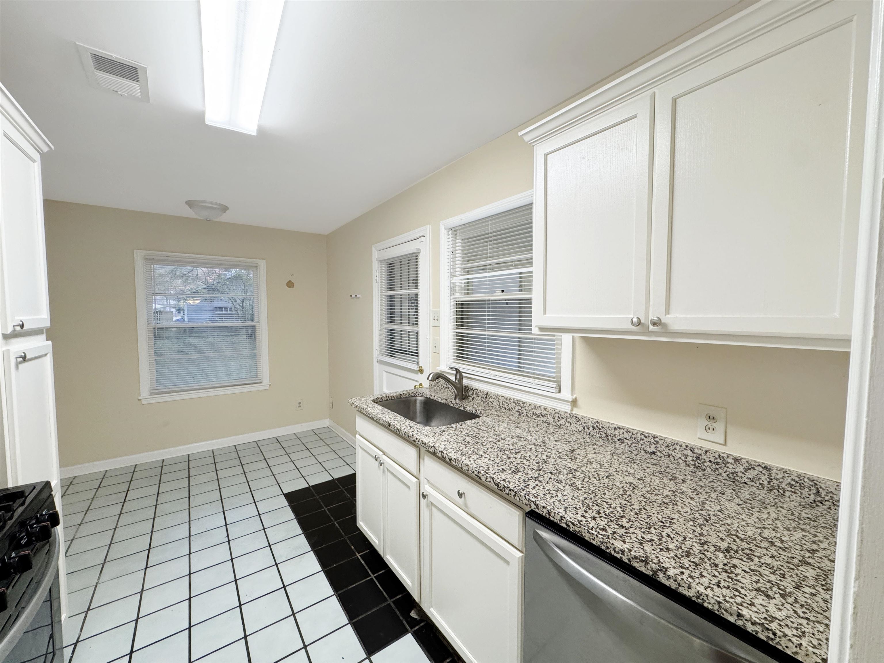 Memphis, Tennessee 38117, United States, 3 Bedrooms Bedrooms, ,2 BathroomsBathrooms,Residential,Active,228302