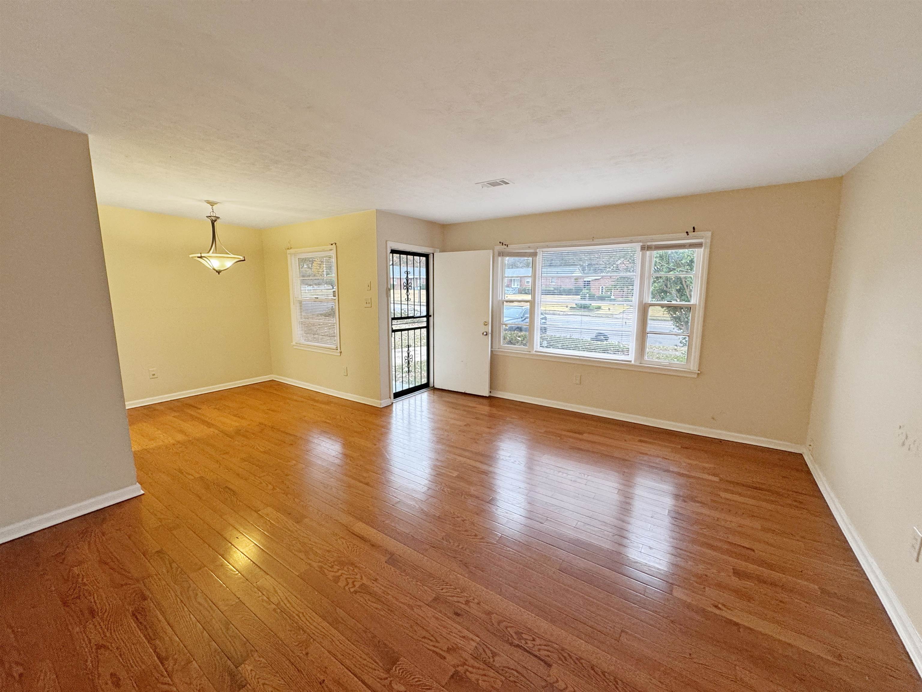 Memphis, Tennessee 38117, United States, 3 Bedrooms Bedrooms, ,2 BathroomsBathrooms,Residential,Active,228302