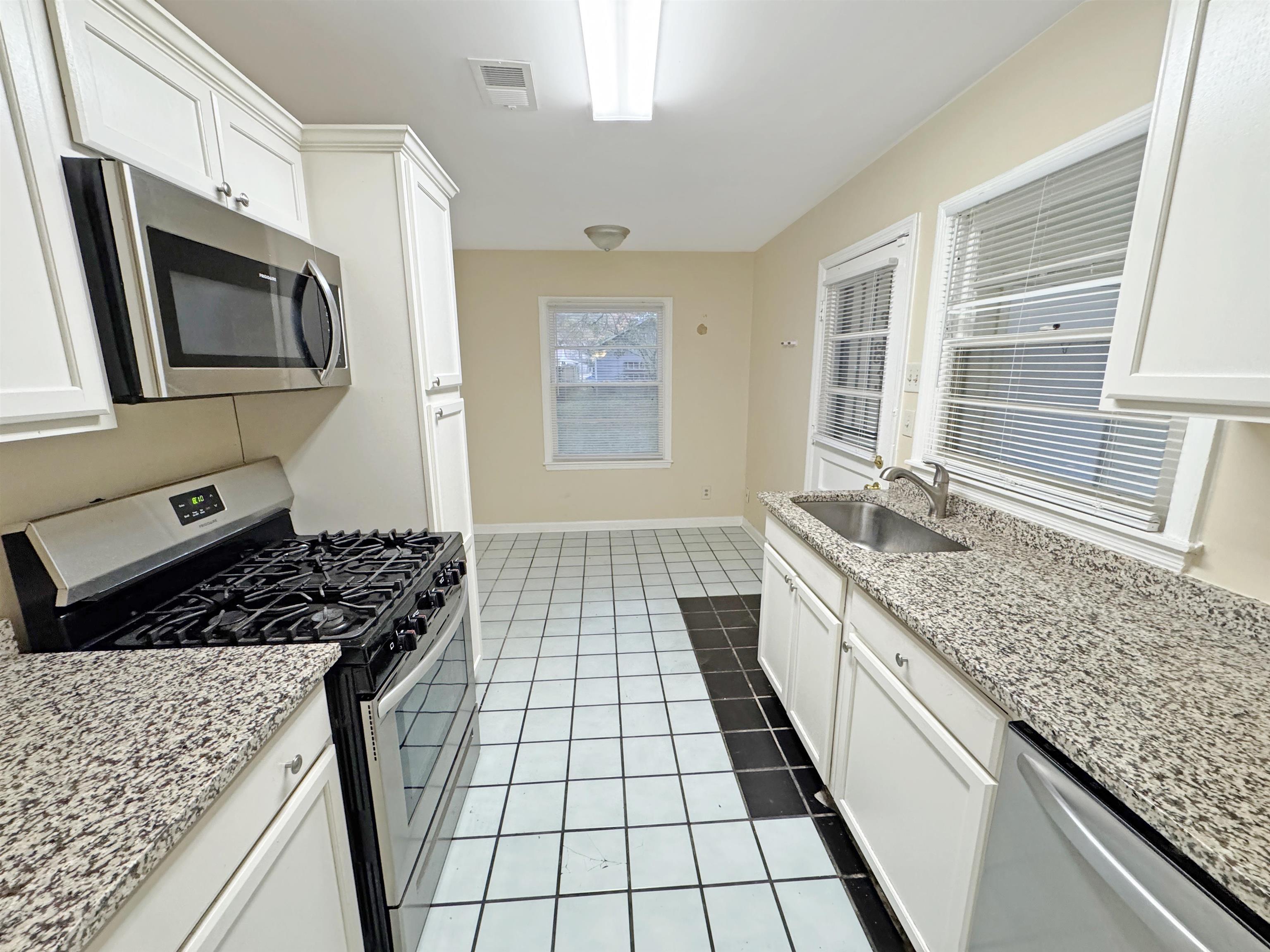 Memphis, Tennessee 38117, United States, 3 Bedrooms Bedrooms, ,2 BathroomsBathrooms,Residential,Active,228302